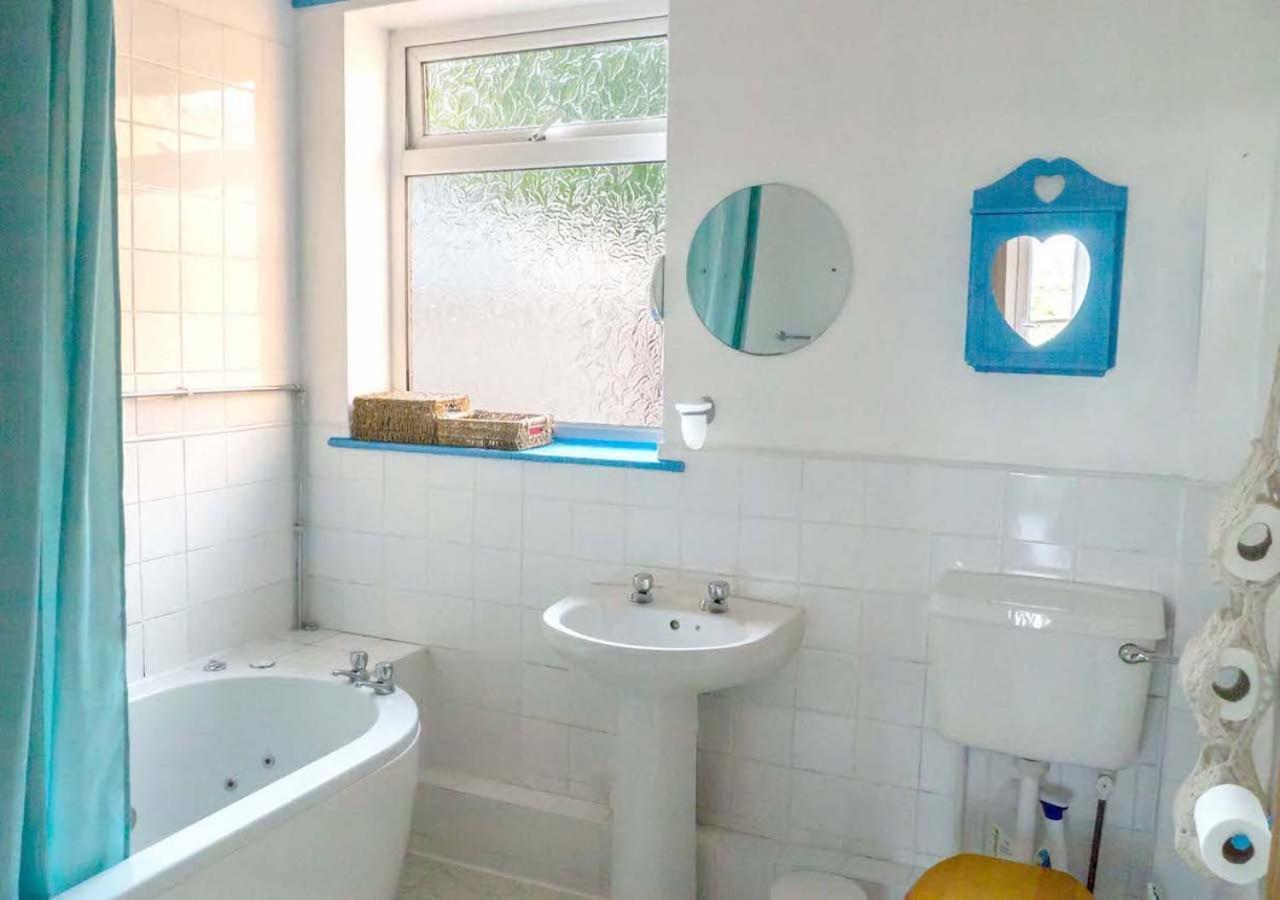 Healing Waters Sanctuary For Exclusive Private Hire And Self Catering Board, Vegetarian, Alcohol & Wifi Free Retreat In Глостънбъри Екстериор снимка