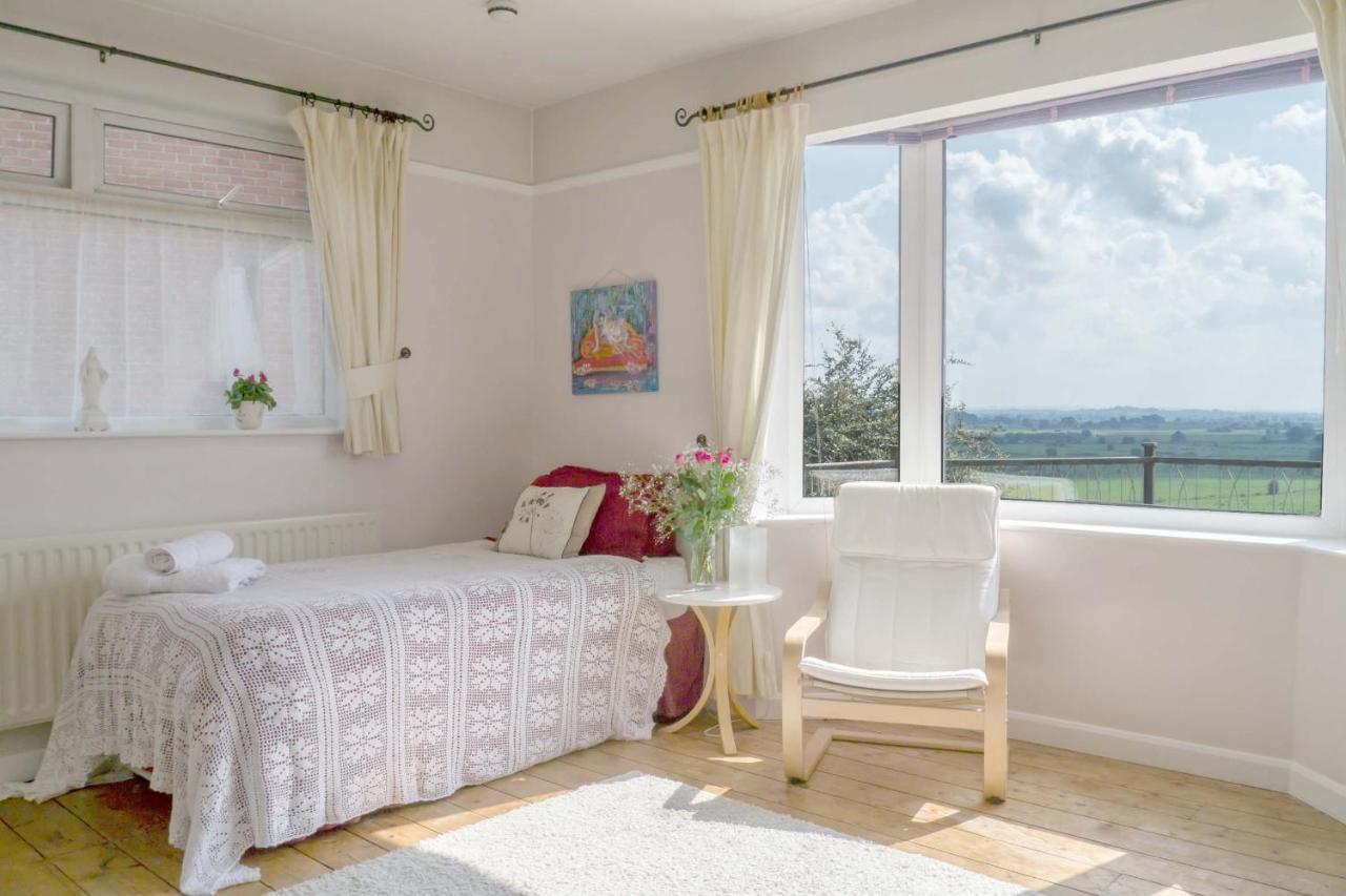 Healing Waters Sanctuary For Exclusive Private Hire And Self Catering Board, Vegetarian, Alcohol & Wifi Free Retreat In Глостънбъри Екстериор снимка