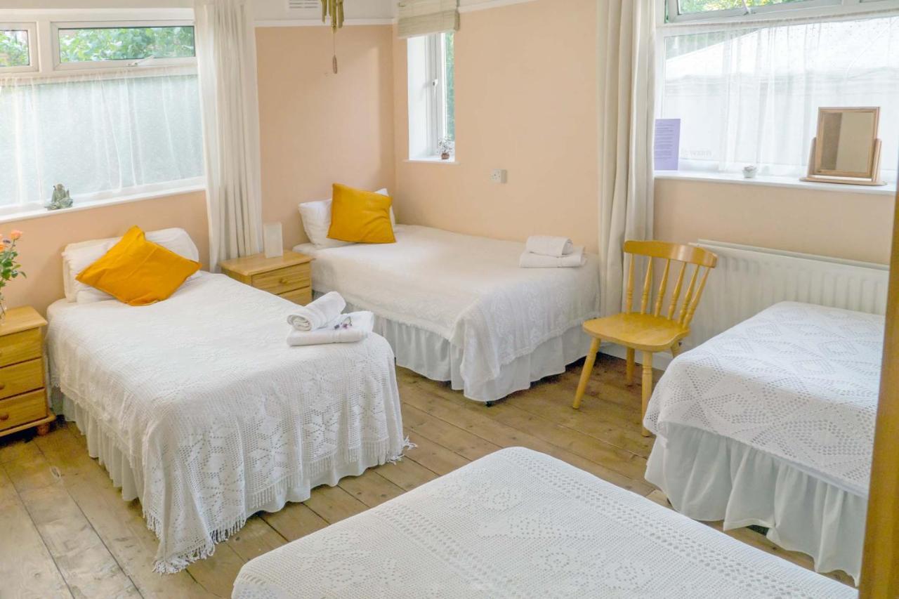 Healing Waters Sanctuary For Exclusive Private Hire And Self Catering Board, Vegetarian, Alcohol & Wifi Free Retreat In Глостънбъри Екстериор снимка